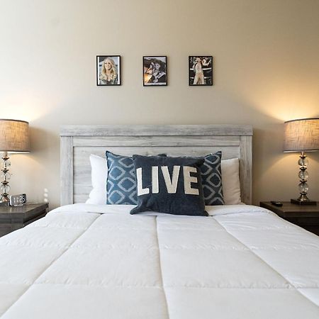 Апартаменты The Celebrity - Minutes To Broadway With A Balcony Нэшвилл Экстерьер фото